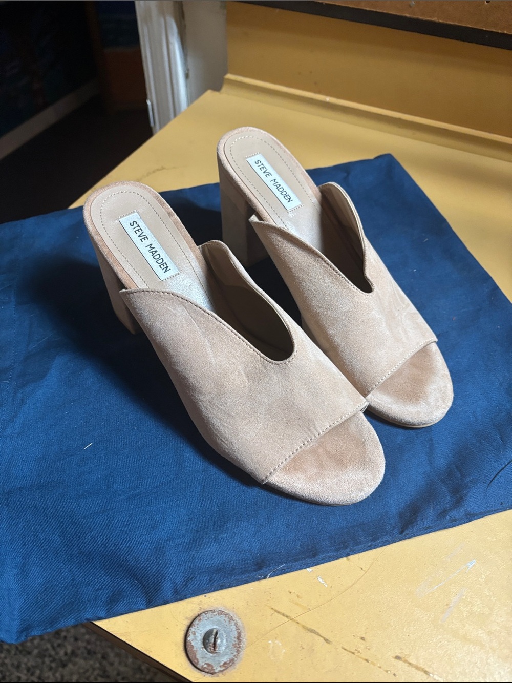 Steve Madden Beige/Tan Suede Open-Toe Block Heel Mules